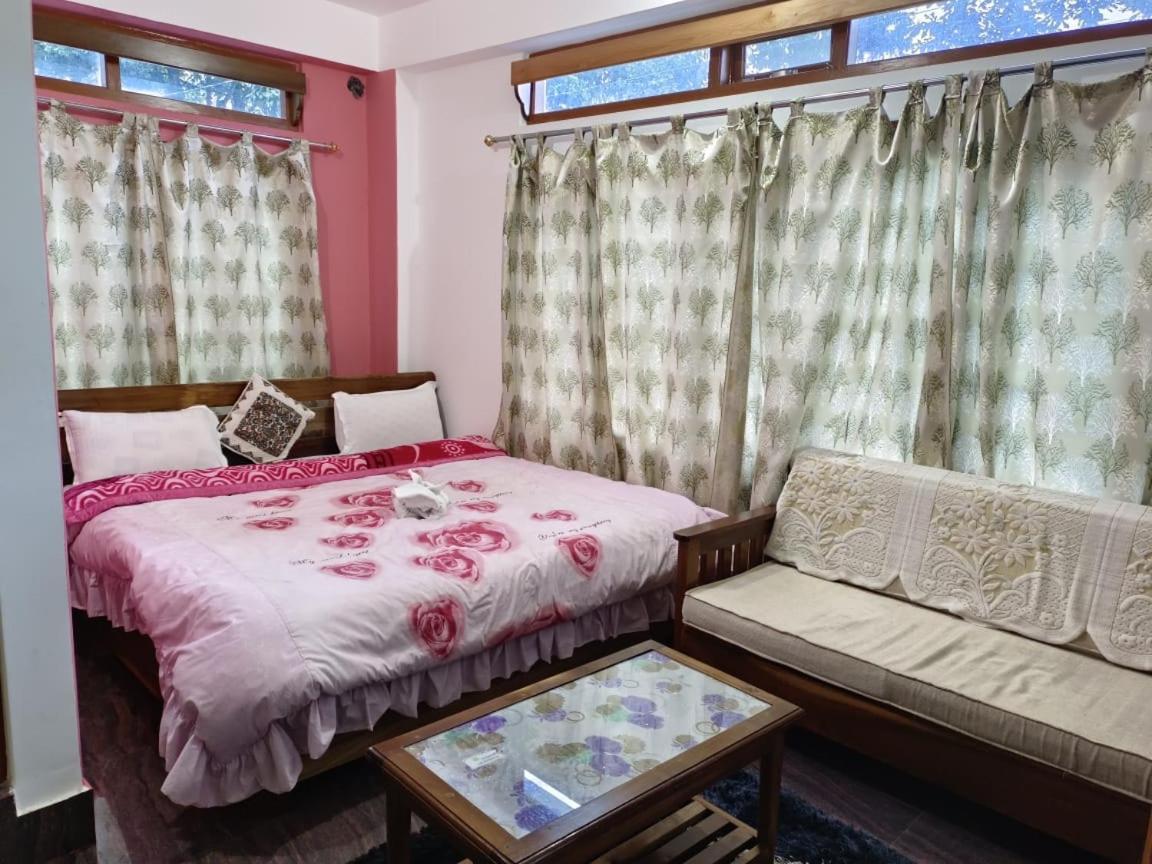 Hotel White Tara Tawang Buitenkant foto